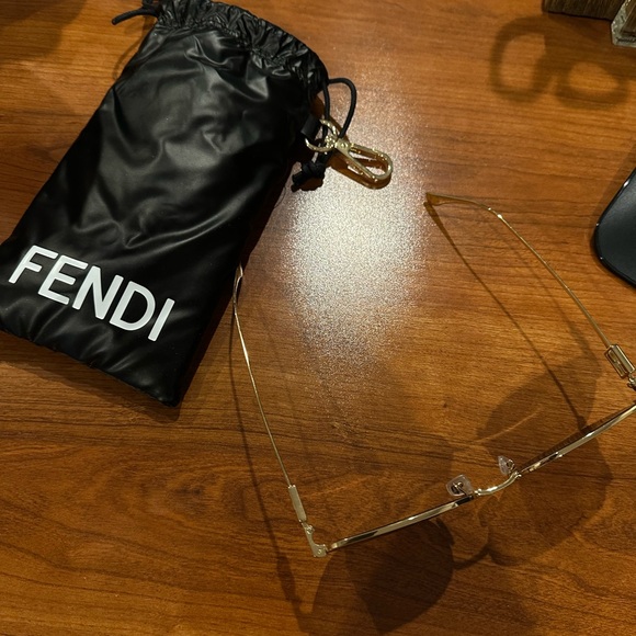 Fendi sunglasses - Picture 3 of 4